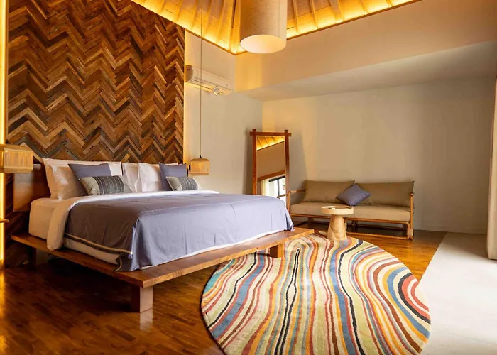 Villa Tuluscolivingseminyakvilla1 *