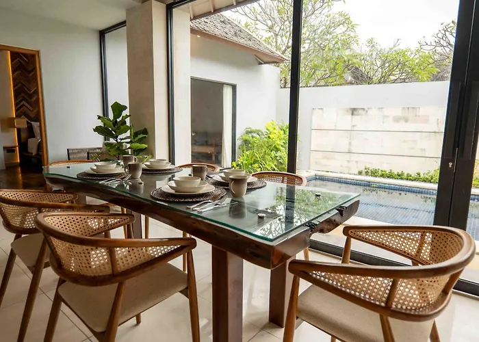 Villa Tuluscolivingseminyakvilla1