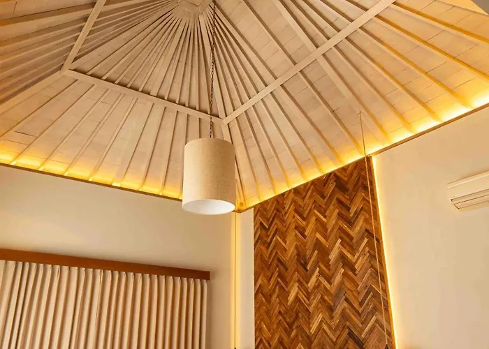Villa Tuluscolivingseminyakvilla1
