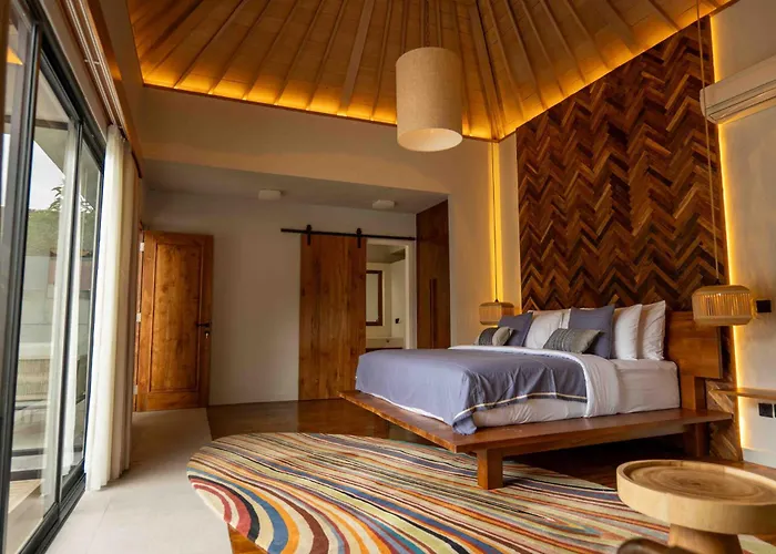 Villa Tuluscolivingseminyakvilla1 *