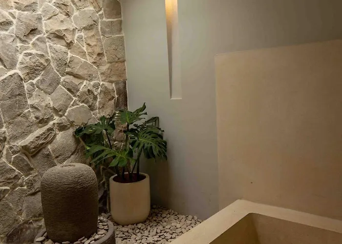 Villa Tuluscolivingseminyakvilla1