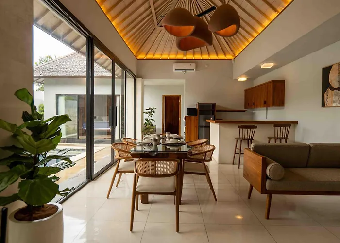 Villa Tuluscolivingseminyakvilla1 *