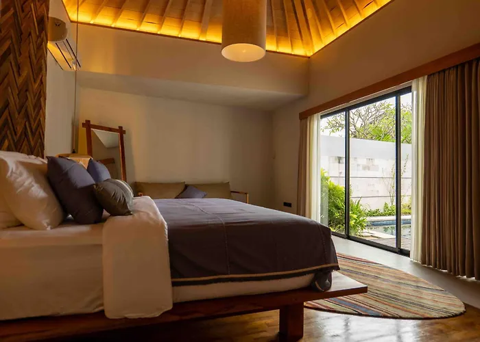 Villa Tuluscolivingseminyakvilla1