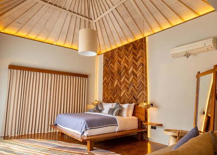 Villa Tuluscolivingseminyakvilla1